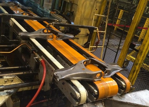 Courroie crantee T10 ERO Joint avec revetement PU pour le transport de pieces metalliques